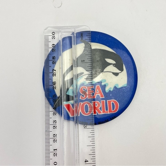 VINTAGE 1975 3” Sea World Button Orca Killer Whale Pin Back - Picture 7 of 8